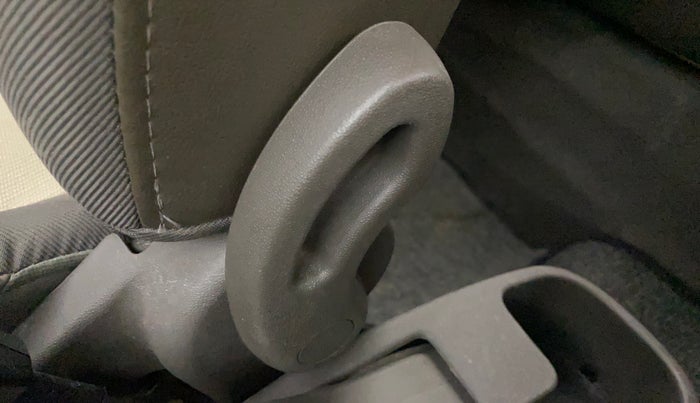 2013 Hyundai i10 SPORTZ 1.2, Petrol, Manual, 68,100 km, Driver Side Adjustment Panel