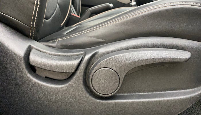 2016 Hyundai Creta SX PLUS 1.6 PETROL, Petrol, Manual, 55,118 km, Driver Side Adjustment Panel