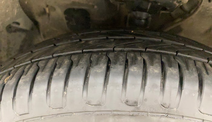 2016 Hyundai Creta SX PLUS 1.6 PETROL, Petrol, Manual, 55,118 km, Left Front Tyre Tread