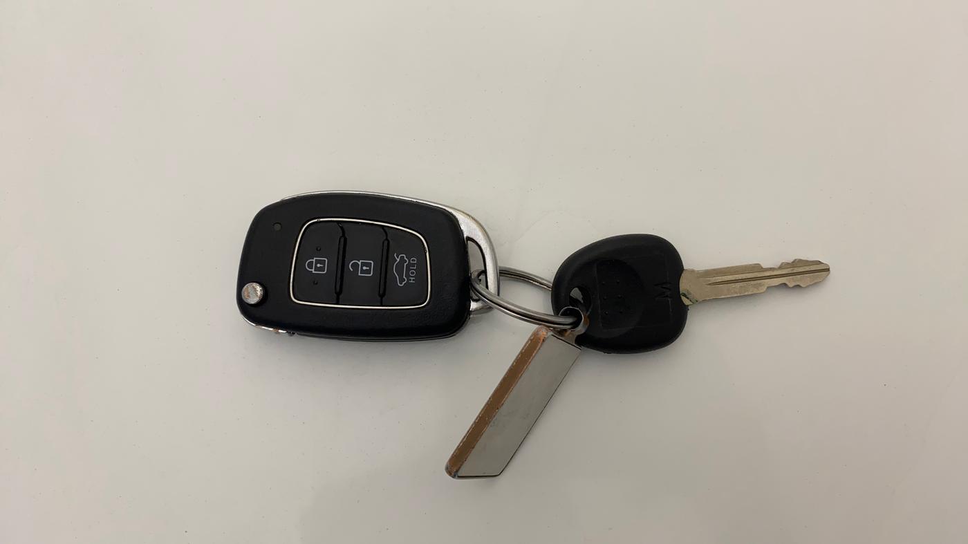 2021 Hyundai AURA S 1.2, Petrol, Manual, 40,897 km, Key Close Up