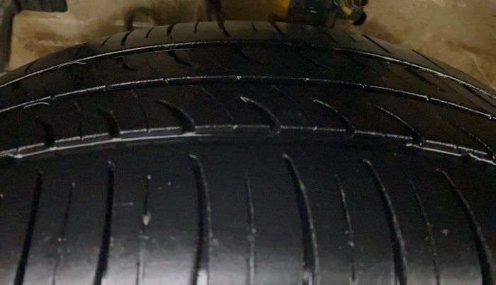2017 Maruti Ertiga ZXI+, Petrol, Manual, 93,520 km, Left Front Tyre Tread