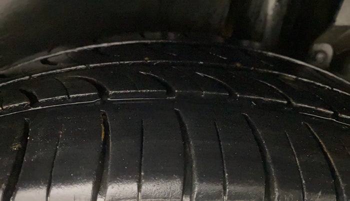 2017 Maruti Ertiga ZXI+, Petrol, Manual, 93,520 km, Left Rear Tyre Tread