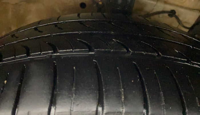 2017 Maruti Ertiga ZXI+, Petrol, Manual, 93,520 km, Right Front Tyre Tread