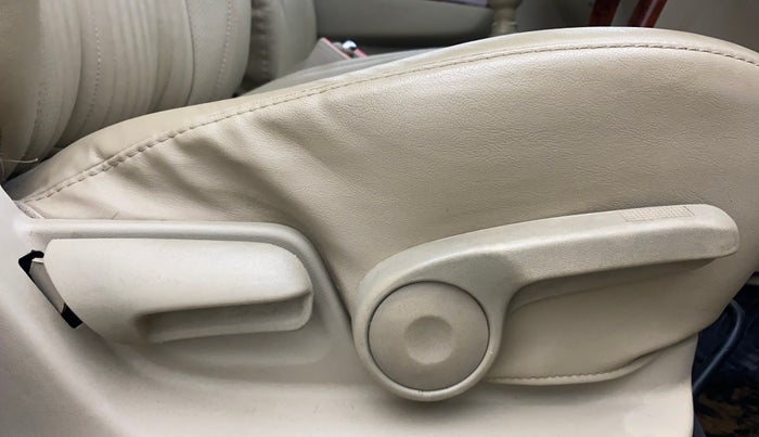 2017 Maruti Ertiga ZXI+, Petrol, Manual, 93,520 km, Driver Side Adjustment Panel