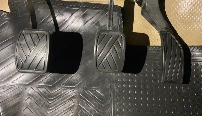 2017 Maruti Ertiga ZXI+, Petrol, Manual, 93,520 km, Pedals