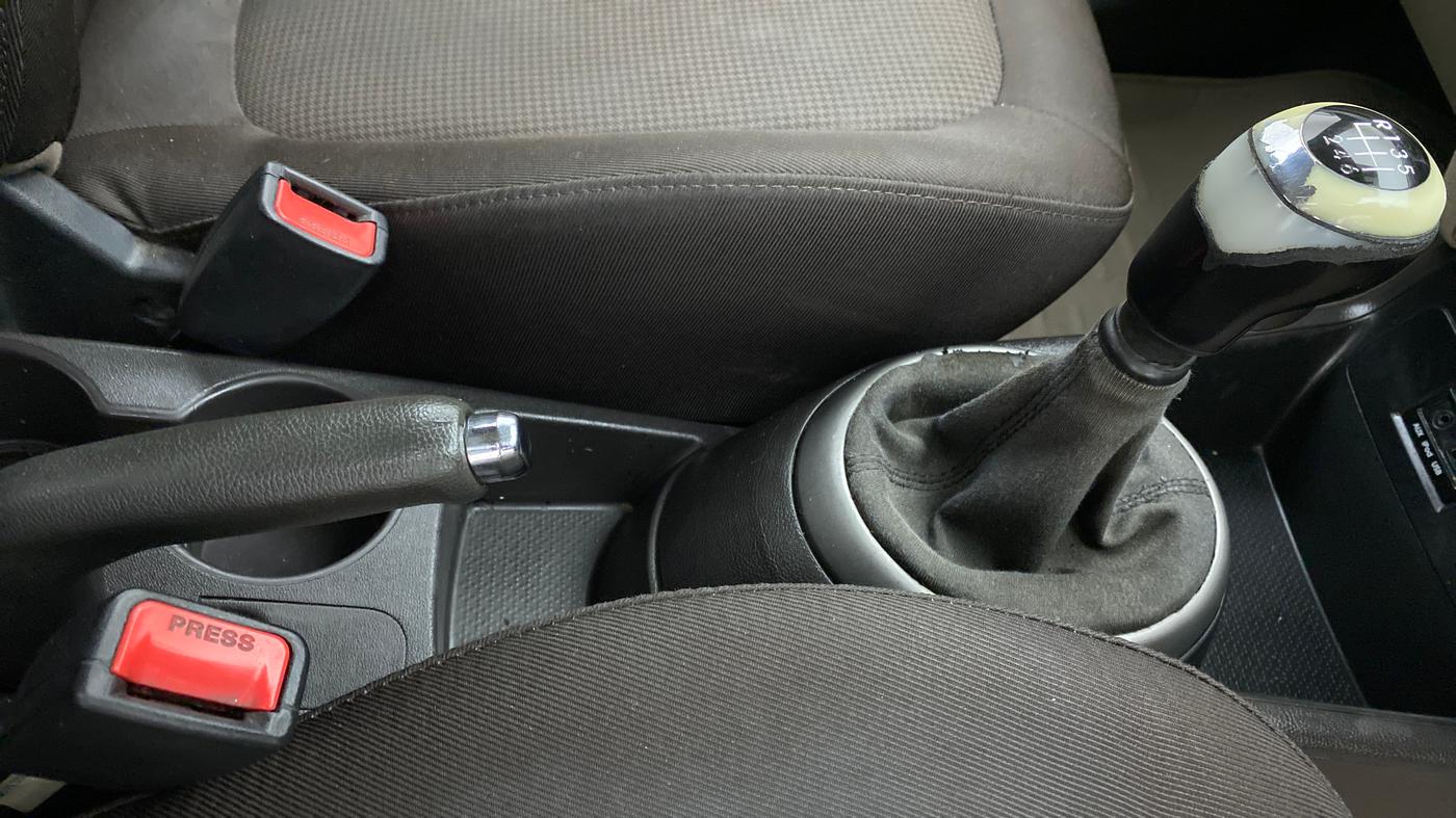 2013 Hyundai i20 SPORTZ 1.4 CRDI, Diesel, Manual, 88,788 km, Gear Lever