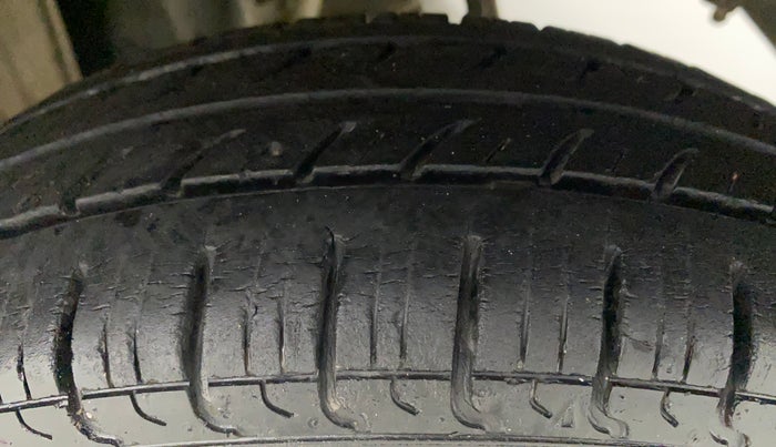 2015 Maruti Alto 800 LXI, Petrol, Manual, 24,509 km, Left Rear Tyre Tread