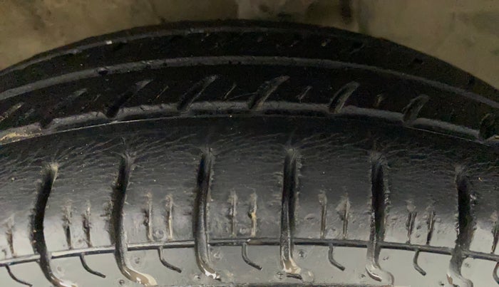 2015 Maruti Alto 800 LXI, Petrol, Manual, 24,509 km, Left Front Tyre Tread