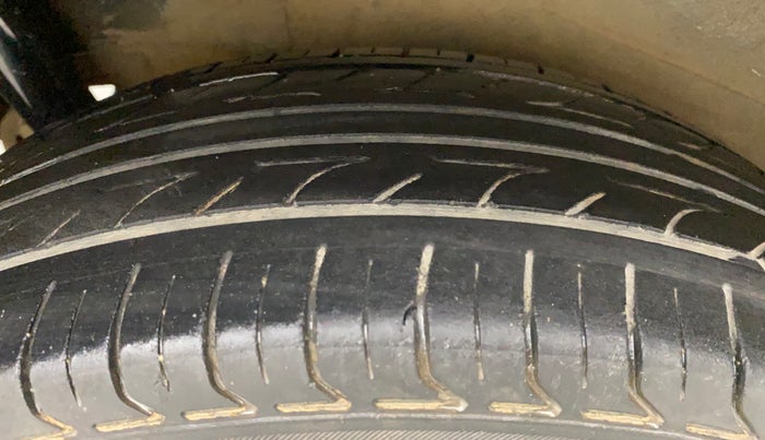 2011 Maruti Wagon R 1.0 VXI, Petrol, Manual, 79,659 km, Right Rear Tyre Tread