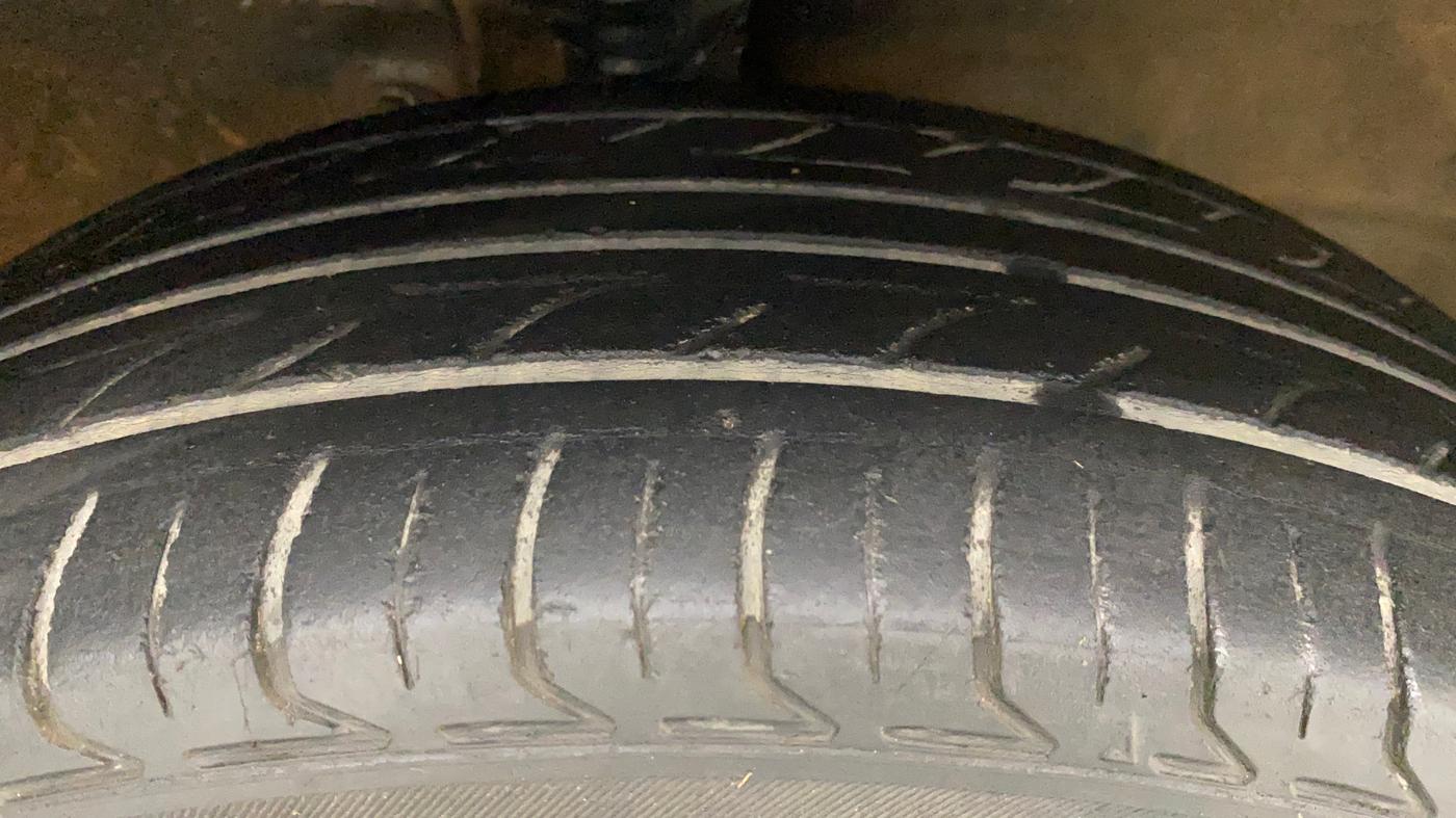 2011 Maruti Wagon R 1.0 VXI, Petrol, Manual, 79,659 km, Right Front Tyre Tread