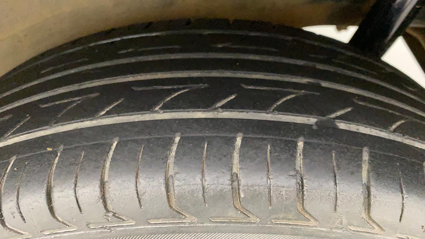 2011 Maruti Wagon R 1.0 VXI, Petrol, Manual, 79,659 km, Left Rear Tyre Tread