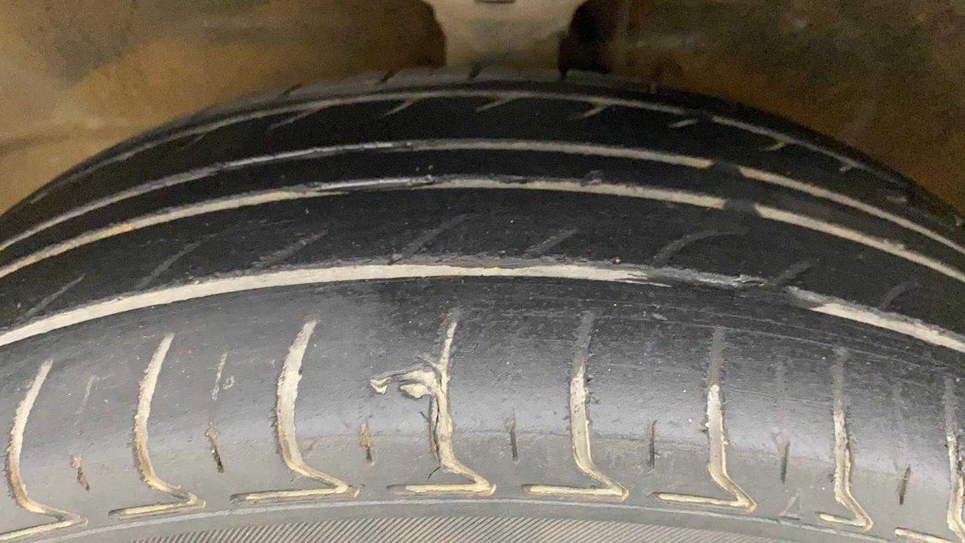 2011 Maruti Wagon R 1.0 VXI, Petrol, Manual, 79,659 km, Left Front Tyre Tread