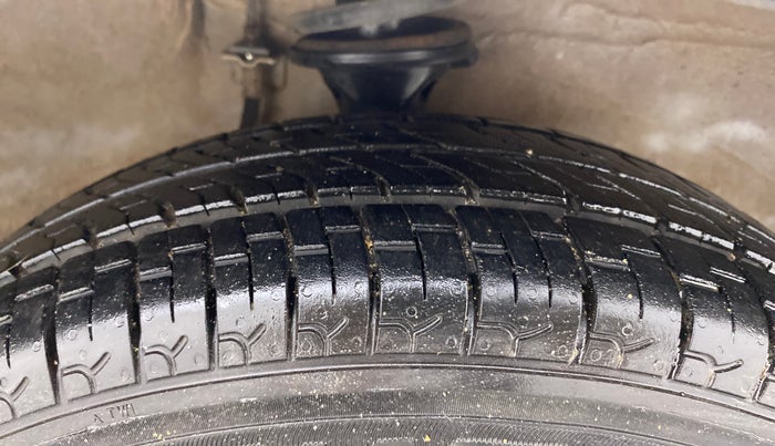 2013 Maruti Alto 800 LXI, Petrol, Manual, 27,649 km, Right Front Tyre Tread