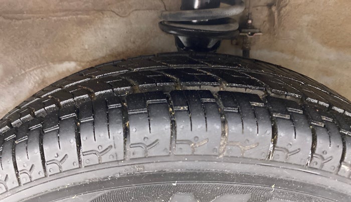 2013 Maruti Alto 800 LXI, Petrol, Manual, 27,649 km, Left Front Tyre Tread