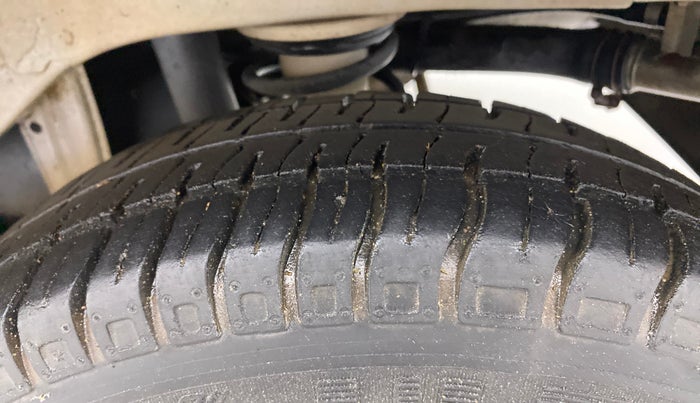 2013 Maruti Alto 800 LXI, Petrol, Manual, 27,649 km, Left Rear Tyre Tread