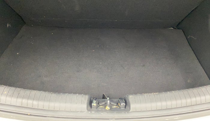 2017 Hyundai Grand i10 SPORTZ (O) 1.2 KAPPA VTVT, Petrol, Manual, 28,618 km, Boot Inside