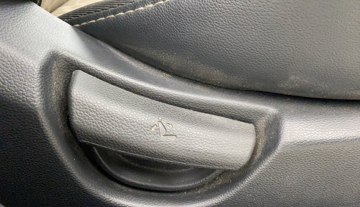 2017 Hyundai Grand i10 SPORTZ (O) 1.2 KAPPA VTVT, Petrol, Manual, 28,618 km, Driver Side Adjustment Panel