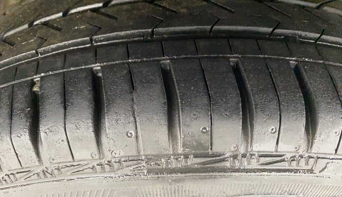 2017 Hyundai Grand i10 SPORTZ (O) 1.2 KAPPA VTVT, Petrol, Manual, 28,618 km, Left Front Tyre Tread