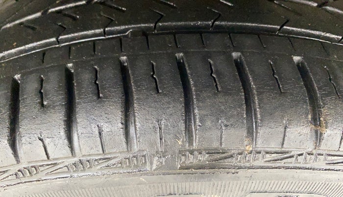 2017 Hyundai Grand i10 SPORTZ (O) 1.2 KAPPA VTVT, Petrol, Manual, 28,618 km, Left Rear Tyre Tread