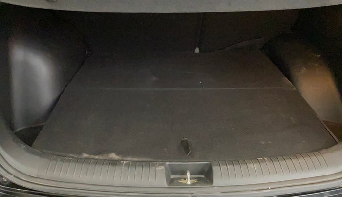 2018 Hyundai Creta SX PLUS AT 1.6 PETROL, Petrol, Automatic, 95,764 km, Boot Inside