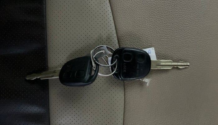 2013 Hyundai Santro Xing GL PLUS, Petrol, Manual, 66,330 km, Key Close Up