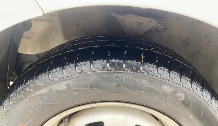 2014 Hyundai Santro Xing GL PLUS, Petrol, Manual, 82,109 km, Left Front Tyre Tread