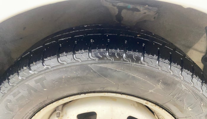 2014 Hyundai Santro Xing GL PLUS, Petrol, Manual, 82,109 km, Right Front Tyre Tread