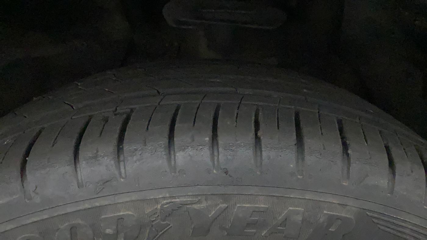 2022 MG HECTOR PLUS SHARP 2.0 DIESEL TURBO MT 6-STR, Diesel, Manual, 44,863 km, Left Front Tyre Tread