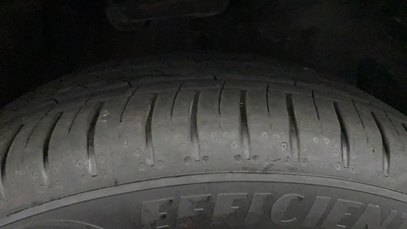 2022 MG HECTOR PLUS SHARP 2.0 DIESEL TURBO MT 6-STR, Diesel, Manual, 44,863 km, Right Front Tyre Tread