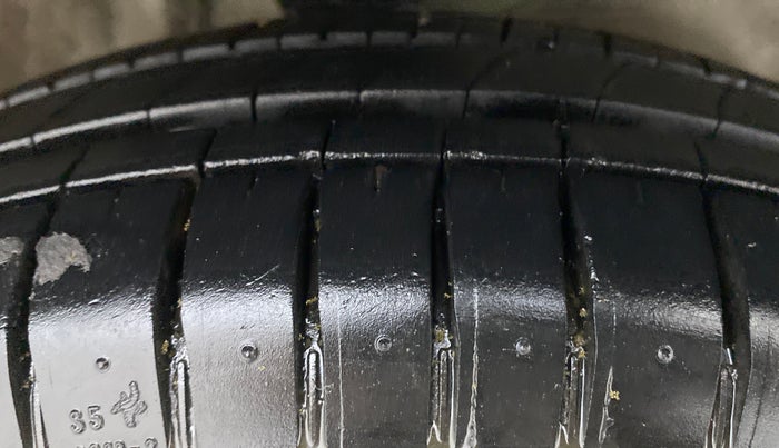 2011 Maruti Alto LXI, Petrol, Manual, 64,958 km, Right Front Tyre Tread