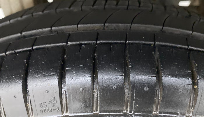 2011 Maruti Alto LXI, Petrol, Manual, 64,958 km, Right Rear Tyre Tread