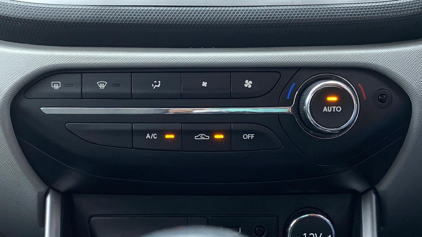 2020 Tata ALTROZ XZ 1.2, Petrol, Manual, 7,754 km, Automatic Climate Control