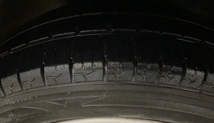 2019 Maruti Alto 800 LXI, Petrol, Manual, 53,227 km, Left Front Tyre Tread