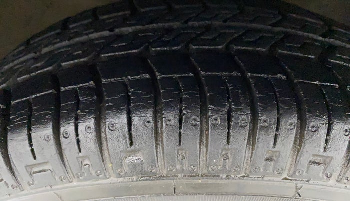 2016 Maruti Alto 800 LXI, Petrol, Manual, 30,422 km, Right Front Tyre Tread