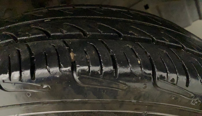 2014 Maruti Wagon R 1.0 LXI CNG, CNG, Manual, 1,06,040 km, Left Front Tyre Tread