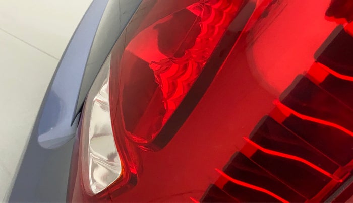 2014 Maruti Wagon R 1.0 LXI CNG, CNG, Manual, 1,06,040 km, Right tail light - Minor damage