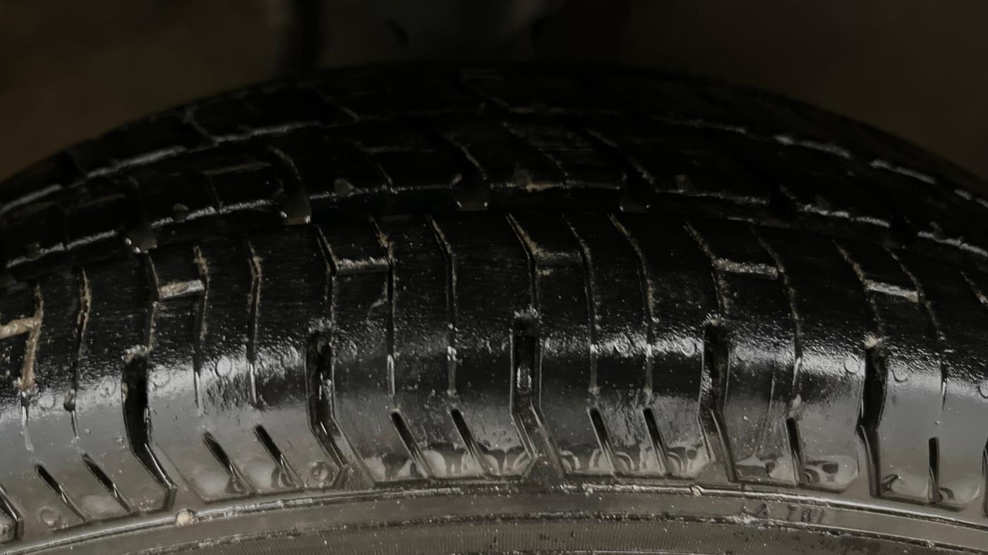 2016 Maruti Alto 800 LXI CNG, CNG, Manual, 48,656 km, Right Front Tyre Tread
