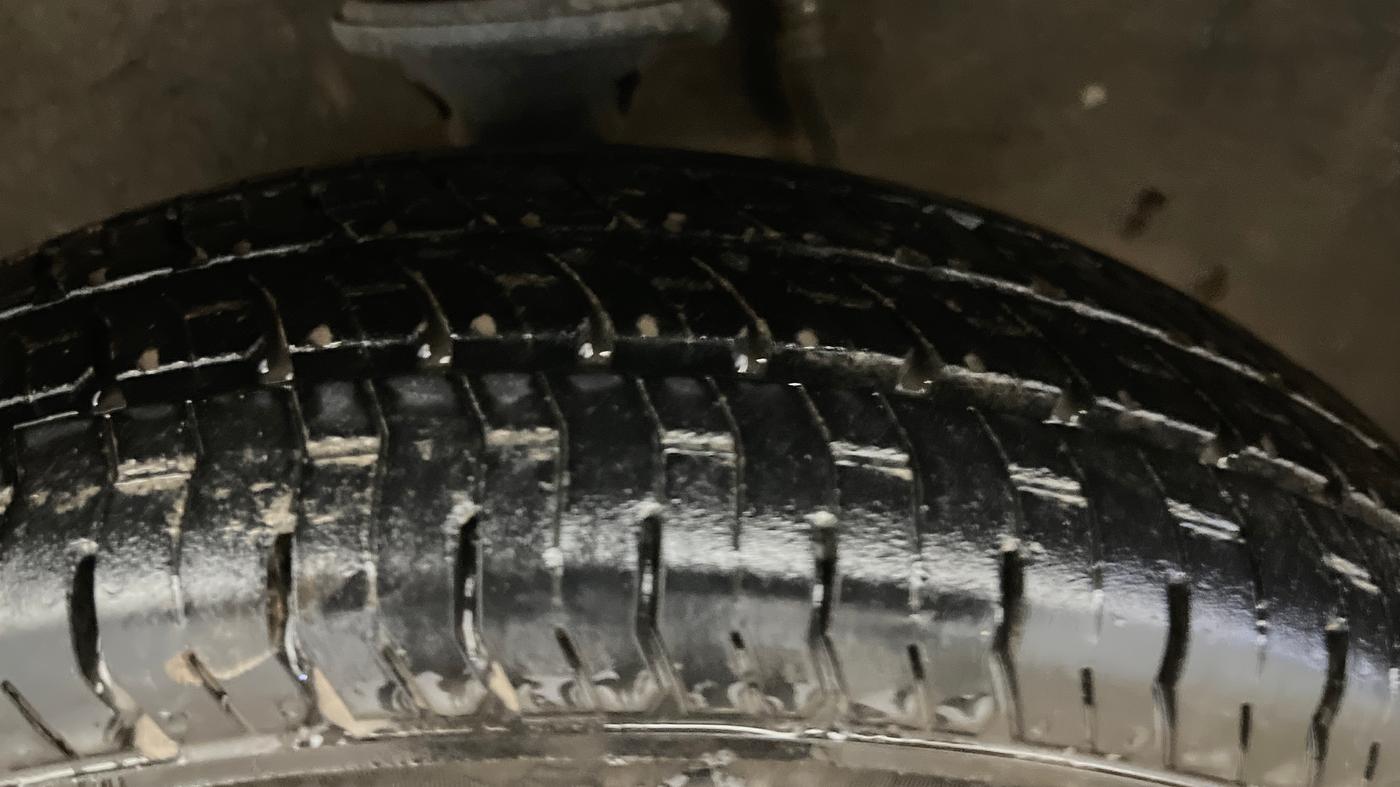 2016 Maruti Alto 800 LXI CNG, CNG, Manual, 48,656 km, Left Front Tyre Tread
