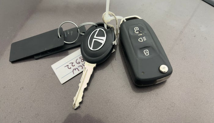 2017 Tata Tiago XT PETROL, Petrol, Manual, 51,821 km, Key Close Up
