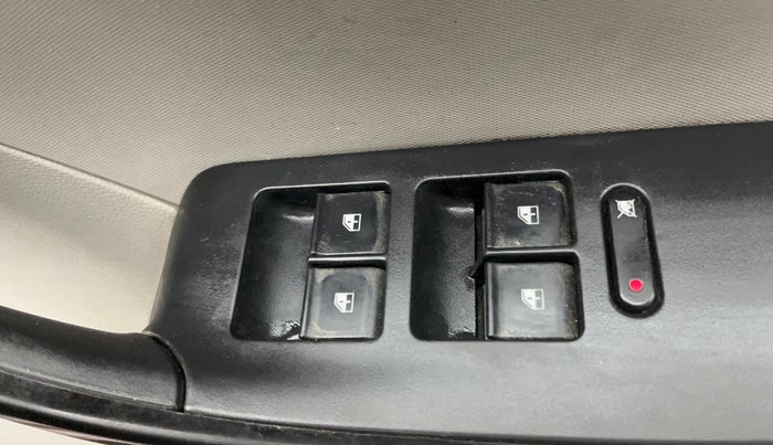 2017 Tata Tiago XT PETROL, Petrol, Manual, 51,821 km, Driver Side Door Panels Control