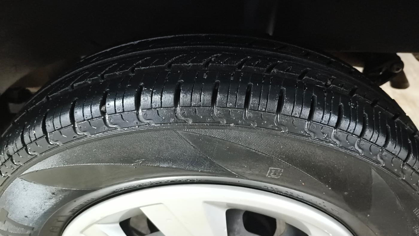 2016 Renault Kwid RXT 0.8, Petrol, Manual, 33,430 km, Left Rear Tyre Tread
