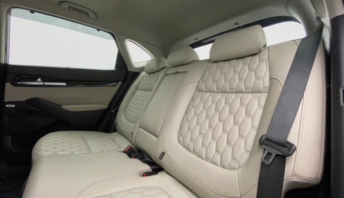 2020 KIA SELTOS HTX+ AT 1.5 DIESEL, Diesel, Automatic, 59,609 km, Right Side Rear Door Cabin