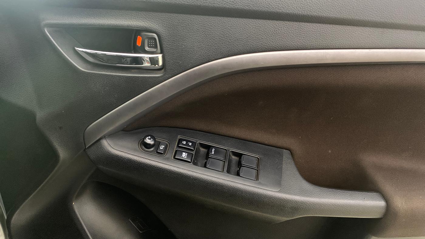 2022 Maruti BREZZA ZXI + SMART HYBRID, Petrol, Manual, 21,484 km, Driver Side Door Panels Control