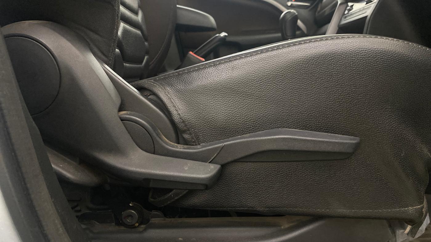 2022 Maruti BREZZA ZXI + SMART HYBRID, Petrol, Manual, 21,484 km, Driver Side Adjustment Panel