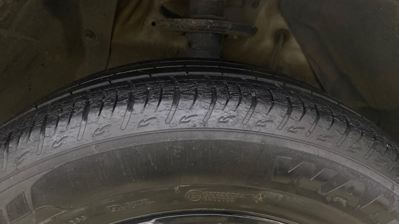 2022 Maruti BREZZA ZXI + SMART HYBRID, Petrol, Manual, 21,484 km, Right Front Tyre Tread