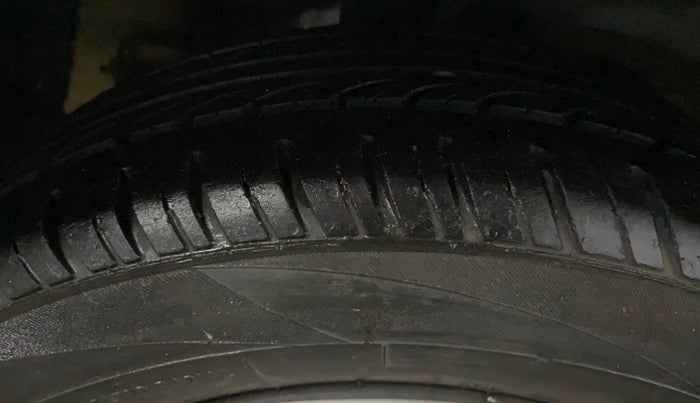 2015 Hyundai Xcent BASE 1.2, CNG, Manual, 72,734 km, Right Rear Tyre Tread