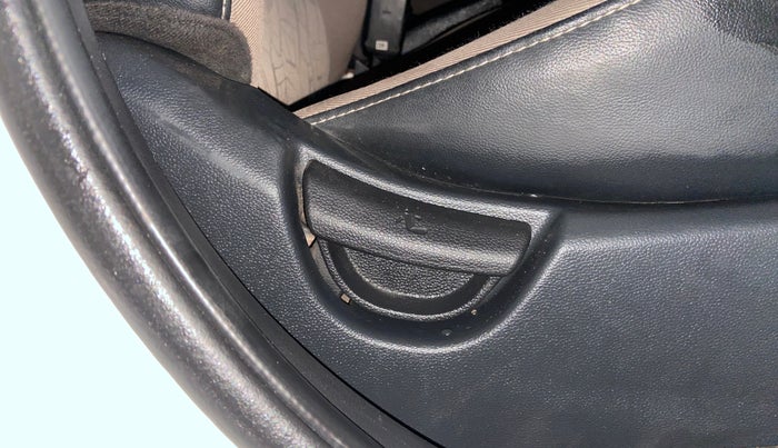 2015 Hyundai Xcent BASE 1.2, CNG, Manual, 72,734 km, Driver Side Adjustment Panel