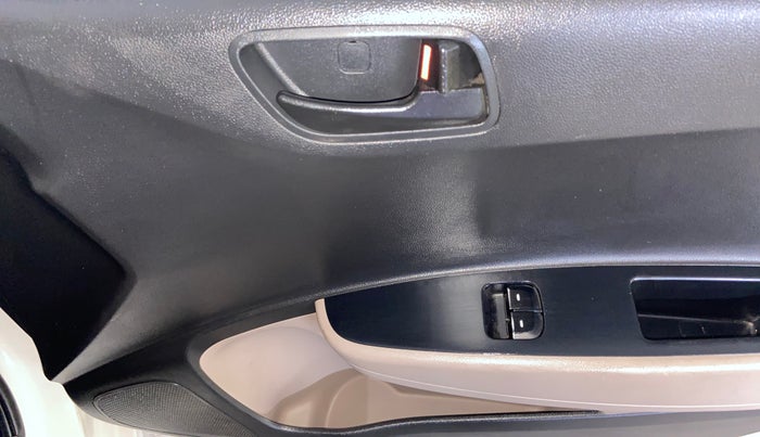 2015 Hyundai Xcent BASE 1.2, CNG, Manual, 72,734 km, Driver Side Door Panels Control