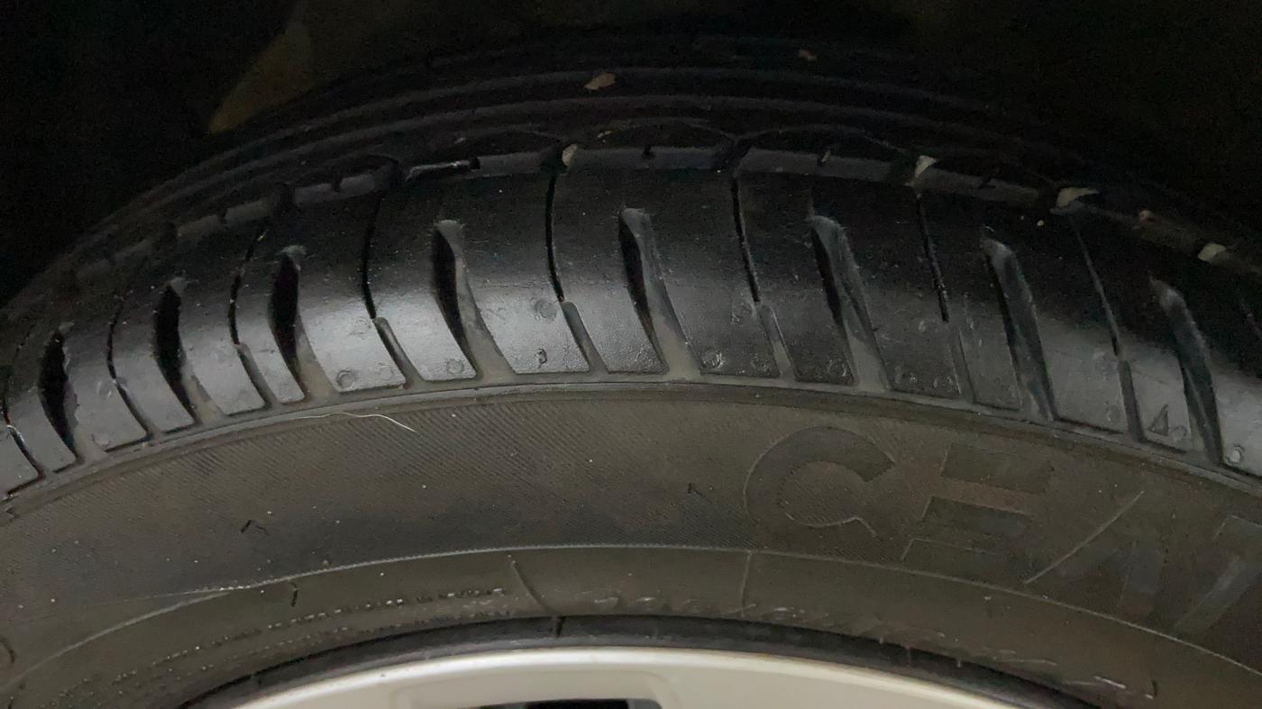 2015 Hyundai Xcent BASE 1.2, CNG, Manual, 72,734 km, Left Front Tyre Tread