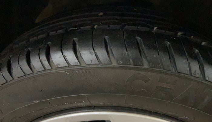 2015 Hyundai Xcent BASE 1.2, CNG, Manual, 72,734 km, Left Front Tyre Tread